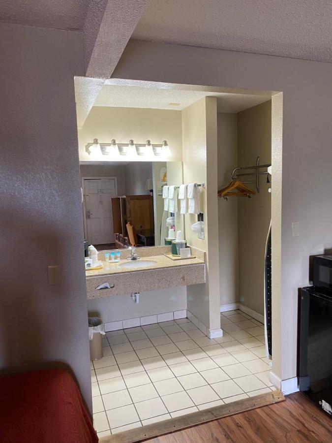 King Room - Non-Smoking